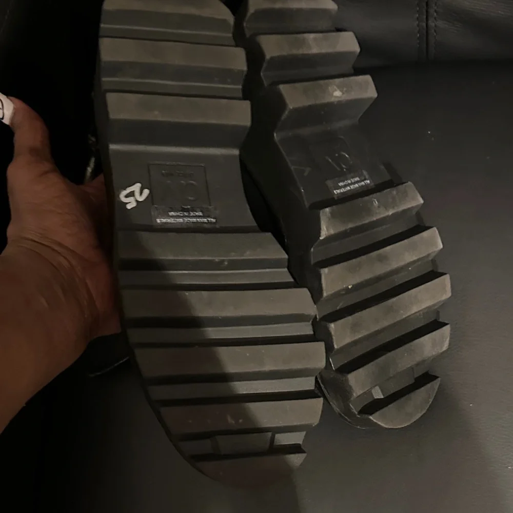 Dolce Vita Black Mary Jane Platform Shoes - Picture 2 of 5